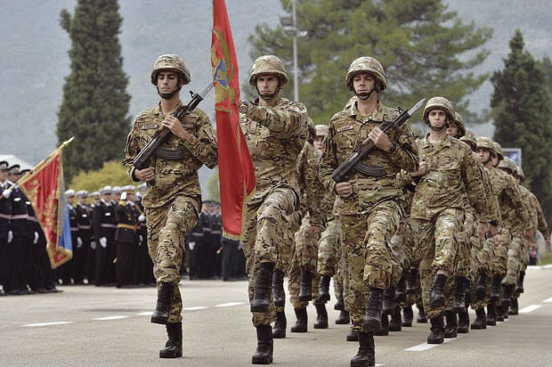 Црногорци уводе добровољно служење војске