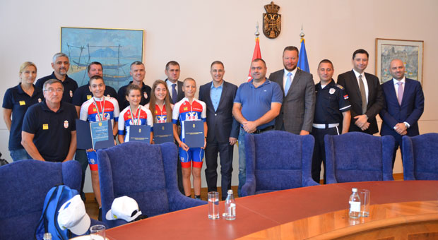 Наша репрезентација освојила треће место на Европском такмичењу у познавању саобраћаја