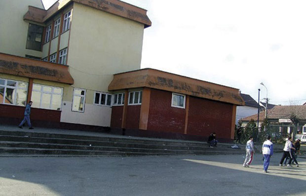 Шарчевић сменио директора школе у Новом Пазару због незаконитог рада