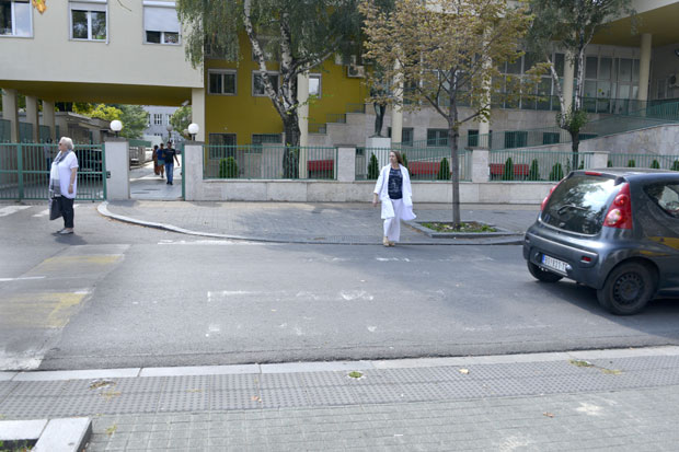 Невидљив пешачки у Тиршовој