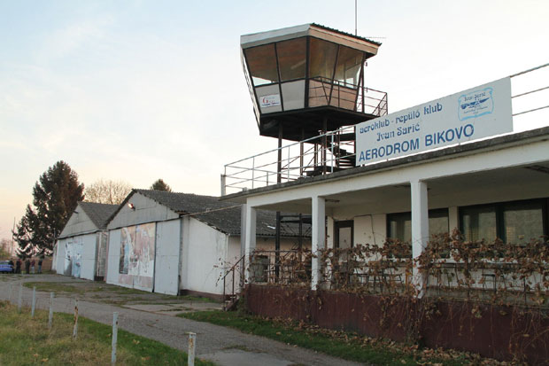 НЕСРЕЋА НА АЕРОДРОМУ БИКОВО: Ухапшен инструктор летења
