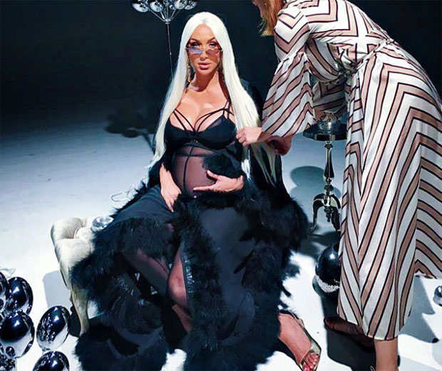 ПЕВАЧИЦА НЕ МИРУЈЕ: Ево како изгледа Гога Секулић у седмом месецу трудноће