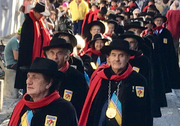 ЗАПИСИ ИЗ ПАРИЗА: Шешир широког обода