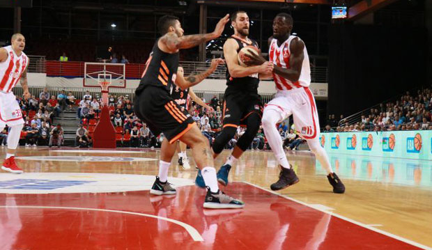 ЗВЕЗДА СЕ КОЦКАЛА И ОТИШЛА У ФИНАЛЕ: Црвено-бели прегазили Цедевиту у првом полувремену, а онда страховали за победу