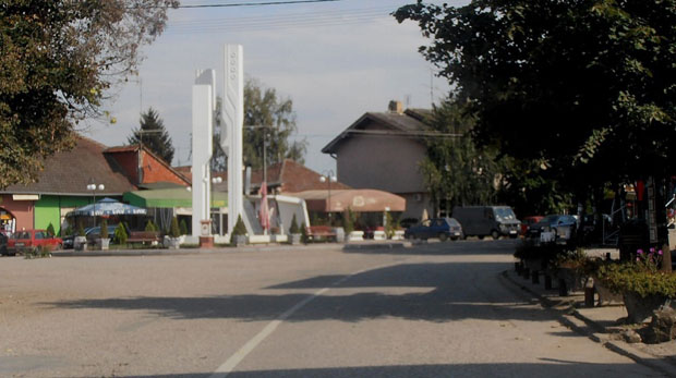 НЕСРЕЋА КОД ВАРВАРИНА: Жена изашла из аутобуса, налетео на њу колима и убио је