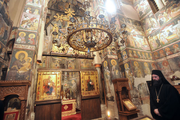 НОВОСТИ У ЗАДУЖБИНИ КРАЉА МИЛУТИНА: Сјај Грачанице видело чак 100.000 људи 