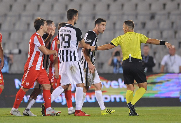 ДА ЛИ ЈЕ ПАРТИЗАН ОШТЕЋЕН? Боаћи шутирао главом, Стојковић извадио лопту са гол линије... (ВИДЕО)