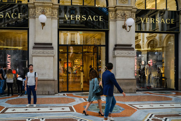 “Мајкл Корс или Тифани купују “Версаће”?