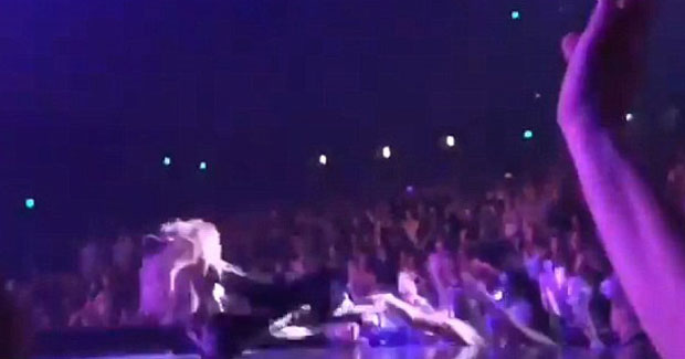 Џенифер Лопез пала на бини (ВИДЕО)