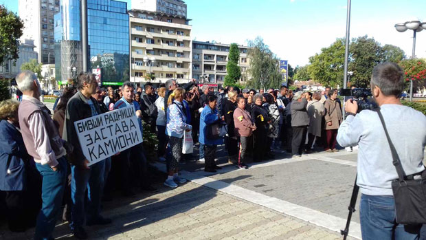 ПРОТЕСТ У КРАГУЈЕВЦУ: Улични трговци уз бивше камионџије