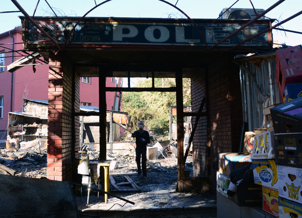 ПОЖАР У СЕВЕРНОЈ КОСОВСКОЈ МИТРОВИЦИ: „Полет“ прогутала ватра (ФОТО)