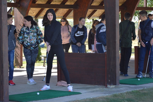 Основци са Косова и Метохије на часу голфа