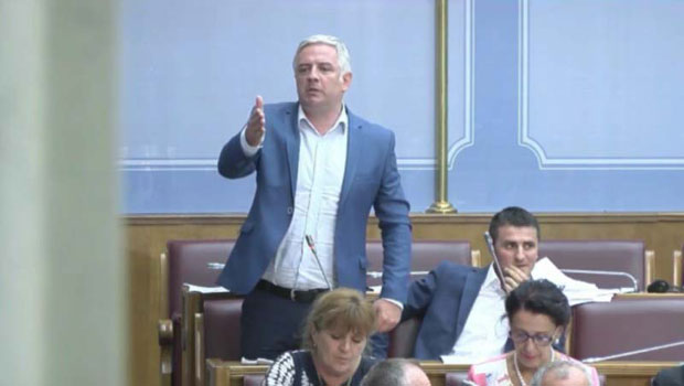 Неће странце за креаторе