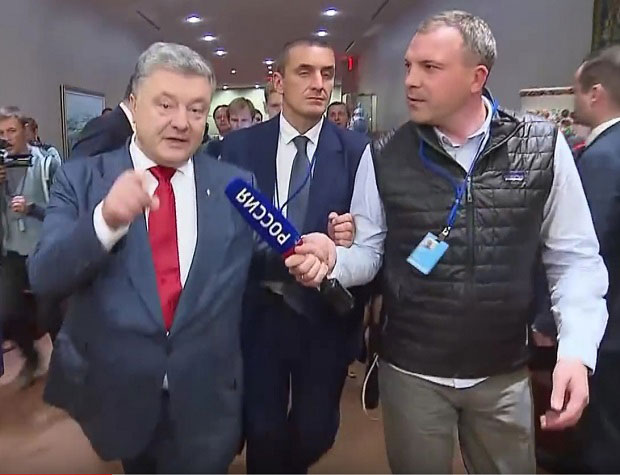 Порошенко залутао код Лаврова, изашао после 15 секунди (ВИДЕО)