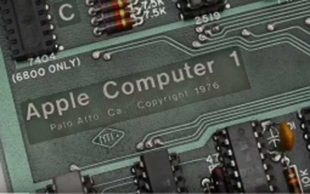 Еплов компјутер продат за 375.000 долара