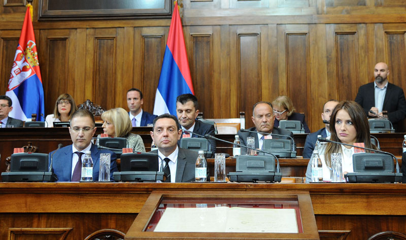 СТЕФАНОВИЋ У СКУПШТИНИ: Дали сте КиМ на тацни и ћутали на погром