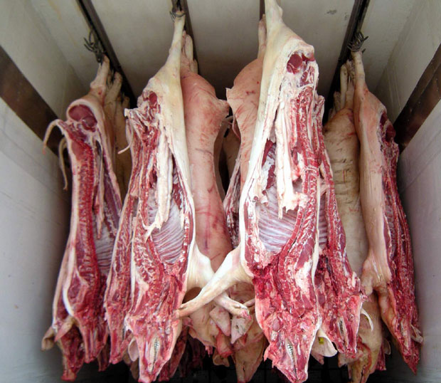 ПРОДАЛИ ТОНЕ ПОКВАРЕНОГ МЕСА: Петоро ухапшених, међу њима и директор кланице