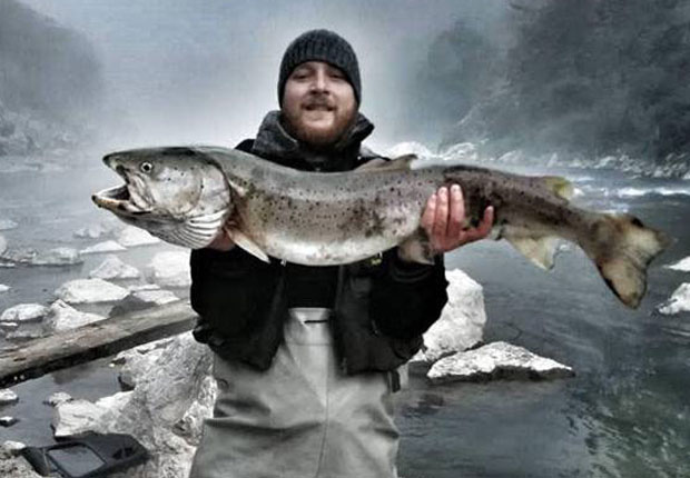 Јереј уловио пастрмку од 10 килограма