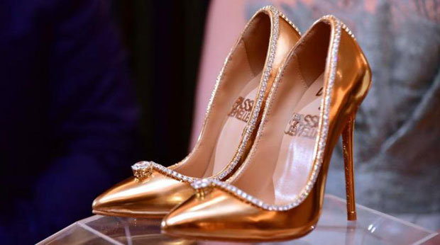 ЧЕКА СЕ КУПАЦ: Продају се ципеле од 17 милиона долара (ВИДЕО)