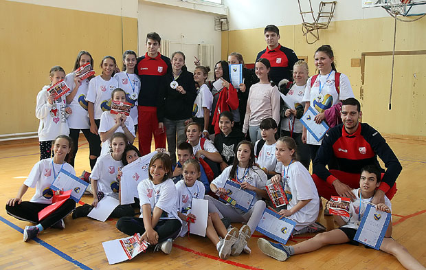 Одбојкашки час за најмлађе