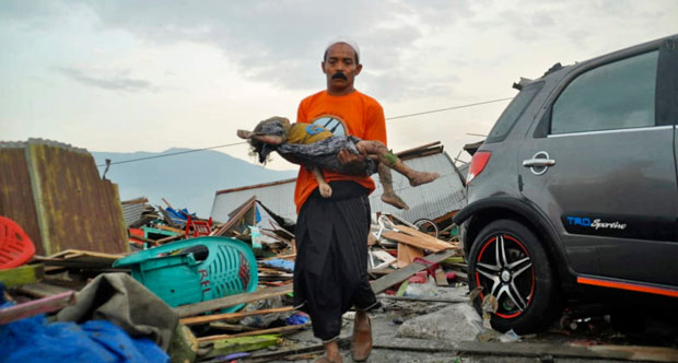 СТРАВИЧНЕ СЛИКЕ ЗЕМЉОТРЕСА И ЦУНАМИЈА: Број мртвих порастао на 384, стотине повређених (ФОТО+ВИДЕО)