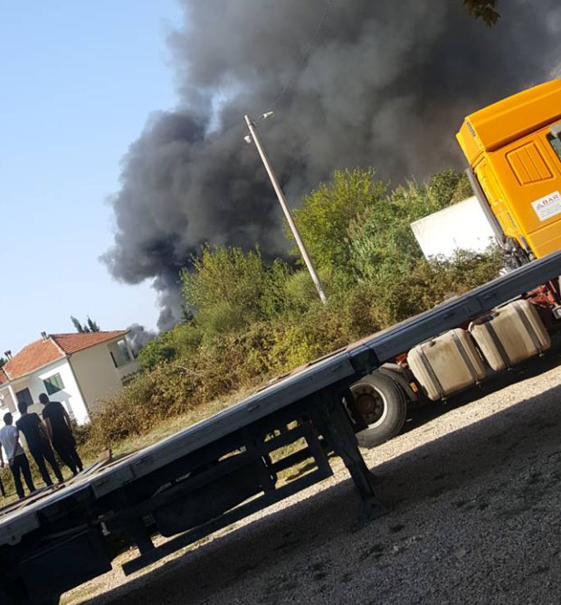 БАР: У пожару изгорело неколико барака