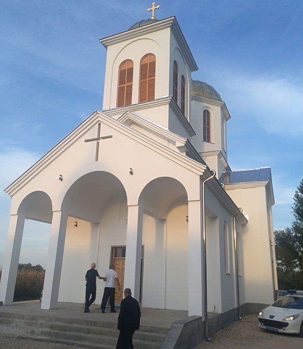 Лозничко Поље дочекало храм