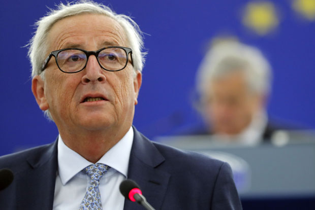 Јункер: Италија се удаљава од буџетских циљева ЕУ