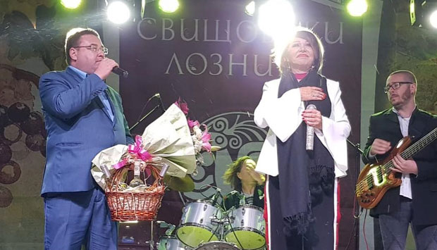 Неда Украден Бугаре очарала
