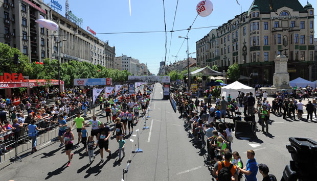 РЕЦЕПТ ЗА УСПЕХ: Нишлија осваја маратоне и игра шах, а једе само свеже воће и поврће 