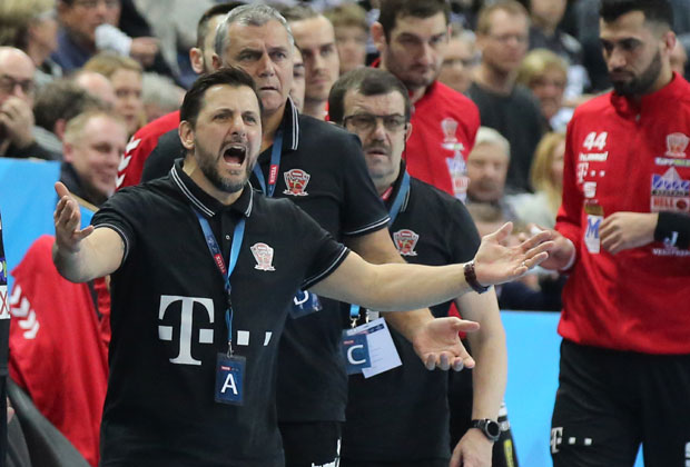 ХАОС У ВЕСПРЕМУ: Мађарски хулигани хтели да линчују Србе