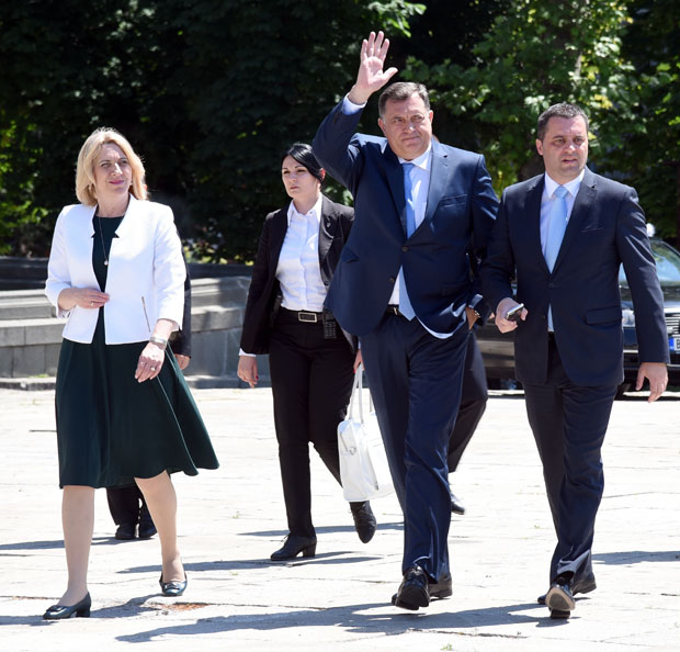 ИСТРАЖИВАЊЕ ПОКАЗАЛО: Додик, Цвијановић и СНСД убедљиво воде