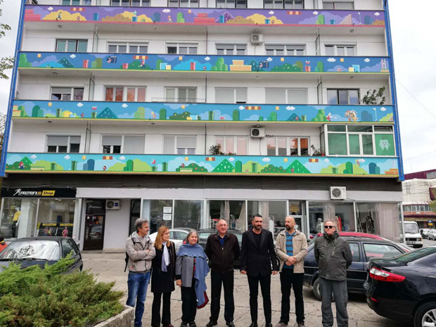 У Приједору осликана још једна зграда: Мурали красе град