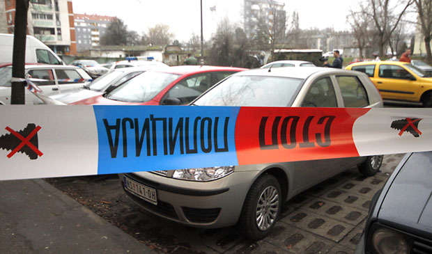 Металном шипком претукао бившу супругу, па се обесио!