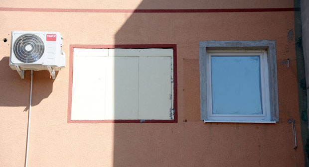 САСЛУШАНИ ЈЕР СУ ДРЖАЛИ ЧОВЕКА ДА ИМ ПОТПИШЕ ПРОДАЈУ СТАНА: Стојановић негира отмицу