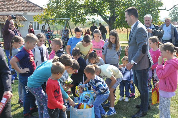 НЕМА БРИГЕ ЗА НАТАЛИТЕТ: У сокаку граја 40 малишана