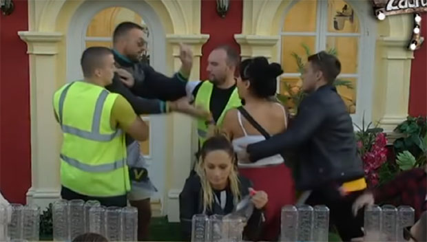 НИКАДА ВИЂЕН ХАОС У ЗАДРУЗИ: Владимир избачен након што је физички насрнуо на Александру Суботић! (ВИДЕО) 