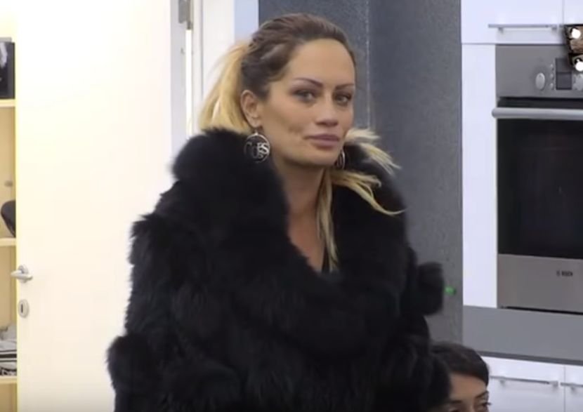 НАЈСТРАШНИЈА ИСПОВЕСТ У ЗАДРУЗИ: Умрла је у венчаници на моје очи, након тога мајка ме је три године хранила на сламчицу (ВИДЕО)