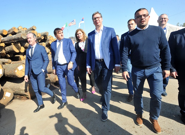 ПРЕДСЕДНИК ВУЧИЋ О ШИРЕЊУ СРПСКОГ ОПЕРАТЕРА: Стоп из Тиране  нашем Телекому (ФОТО)