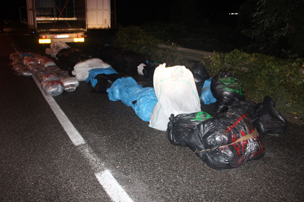 У камиону 900 кг сканка!