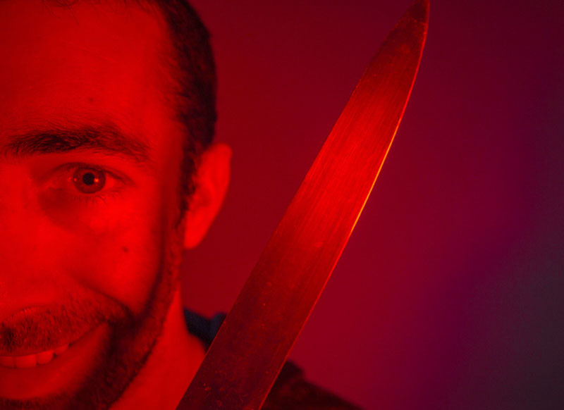 ЧУДО ДА ЈЕ ЖИВ: Забо себи нож кроз лобању, разлог шокирао све