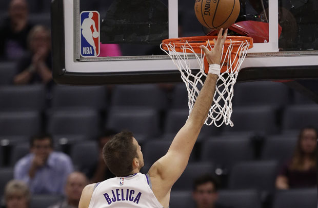 БЈЕЛИЦА ОДУШЕВИО КИНГСЕ: Српски репрезентативац попунио све статистичке колоне у дебију за Сакраменто 