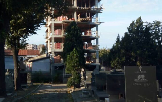 Зидају и уз Ново гробље