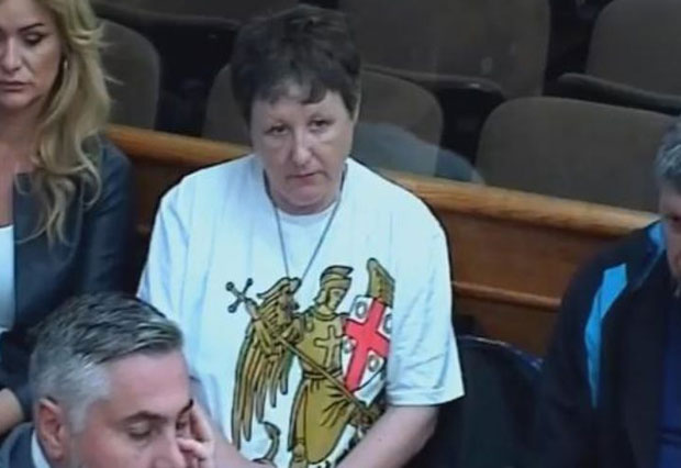 СУЂЕЊЕ ЗА ДРЖАВНИ УДАР ПРЕКИНУТО ЗБОГ МАЈИЦЕ: Судија Милићеву избацила због оцила