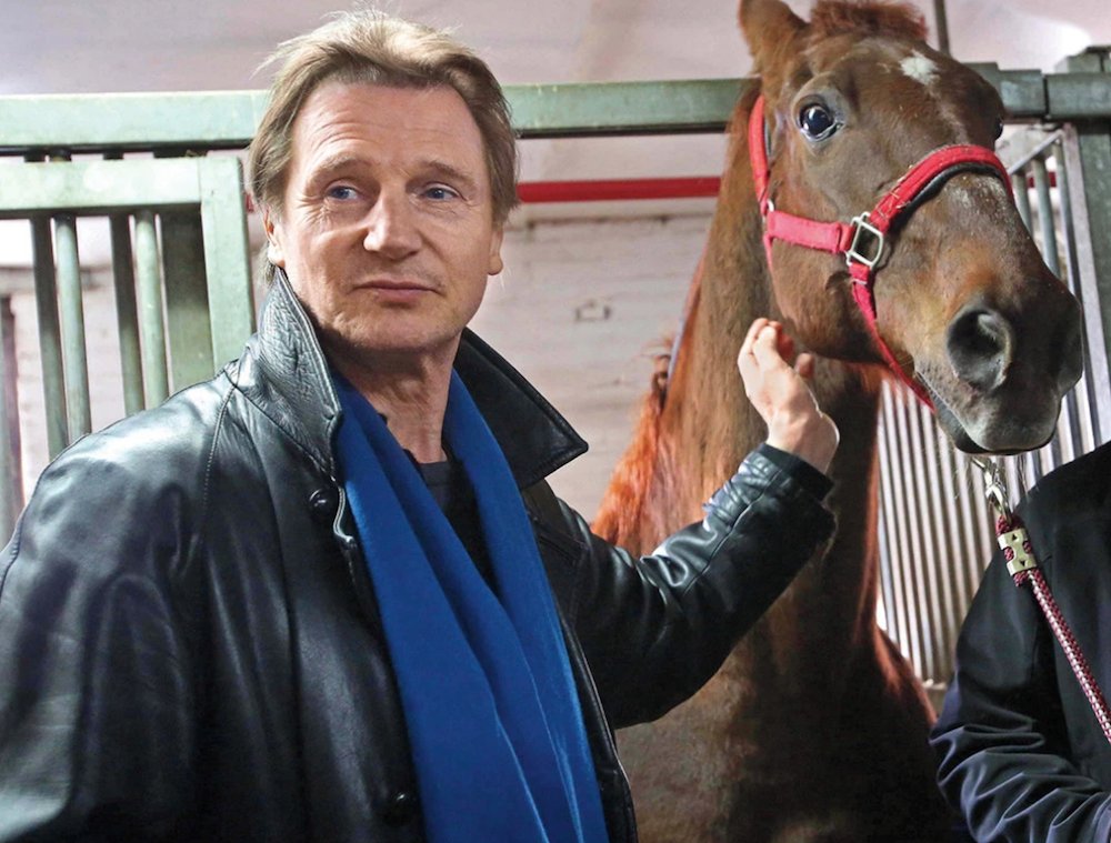 Како је један коњ заволео Лијама Нисона (ВИДЕО)