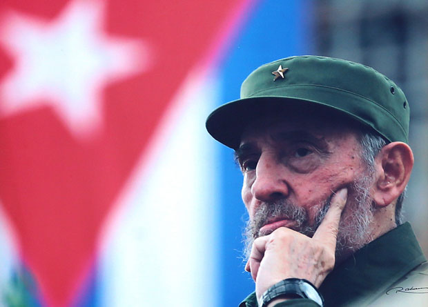 Поштанска маркица с ликом Фидела Кастра две године после његове смрти