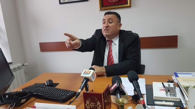 ЗБОГ ОДУЗИМАЊА КОМБИ ВОЗИЛА: Директор Туристичке организације у Пријепољу најављује штрајк глађу и самоубиство спаљивањем