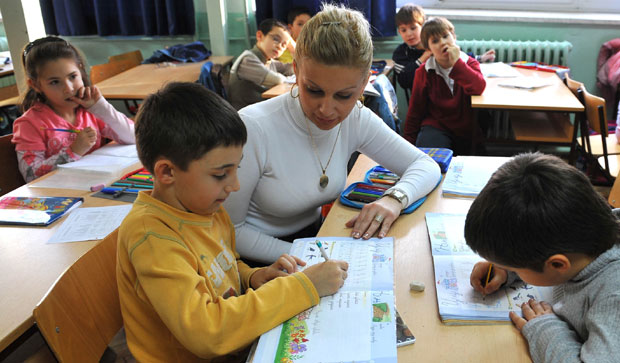 ПРОДУЖЕНИ БОРАВАК У ПРЕСТОНИЦИ: Чак 1.000 ђака мање на списку