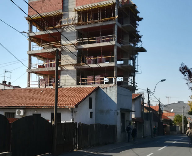 Зидају без папира и поред Новог гробљa