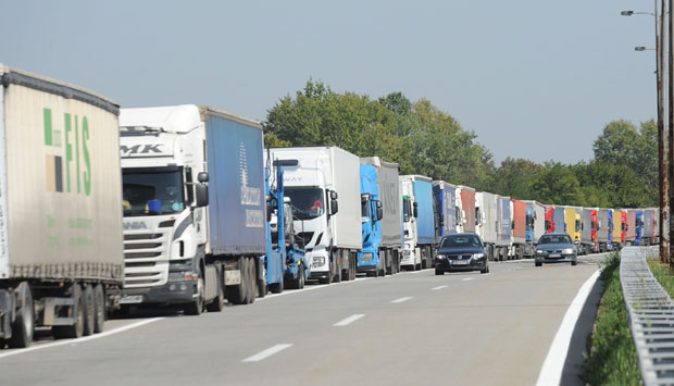 ПРЕВОЗНИЦИ ТРАЖЕ ПОМОЋ ОД ДРЖАВЕ: Недостаје нам 6.000 шофера